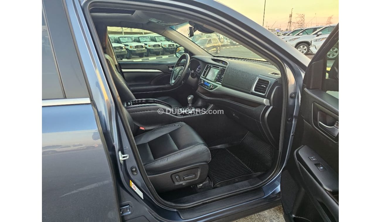 Toyota Highlander 2018 model XLE sunroof and original leather seats