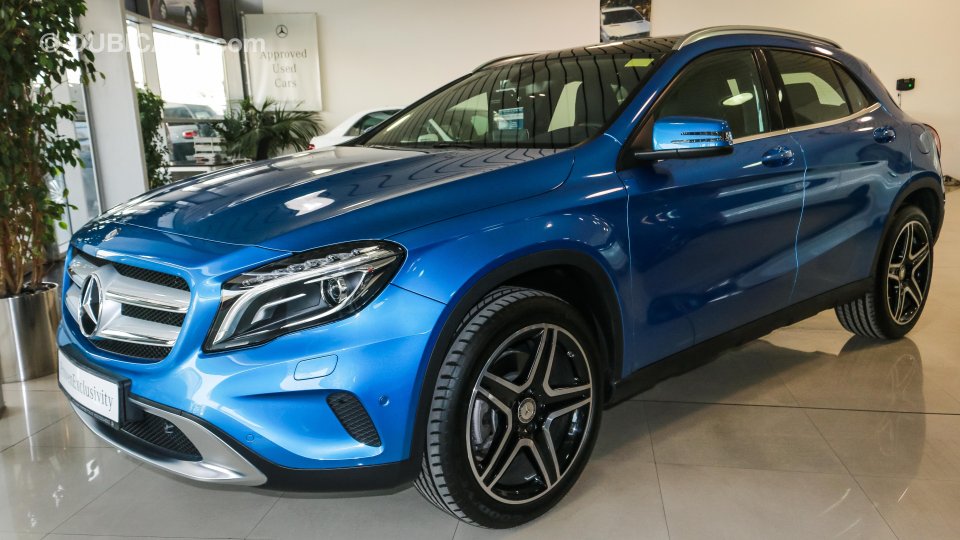 Мерседес Бенц GLA 200 синяя