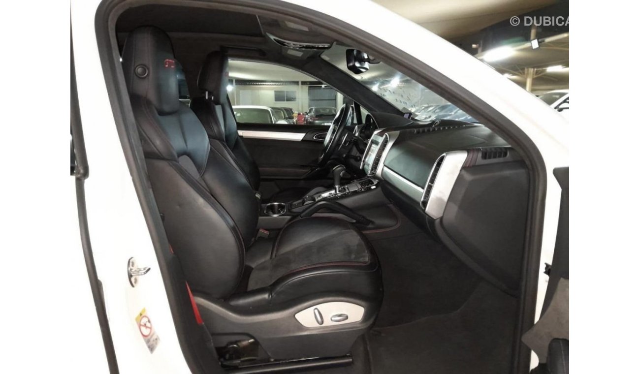 Porsche Cayenne PORSCHE CAYENNE GTS 4.8L 2014, WITH PANORAMIC ROOF, PADDLE SHIFTER, GTS INTERIOR PACKAGE AND MORE..