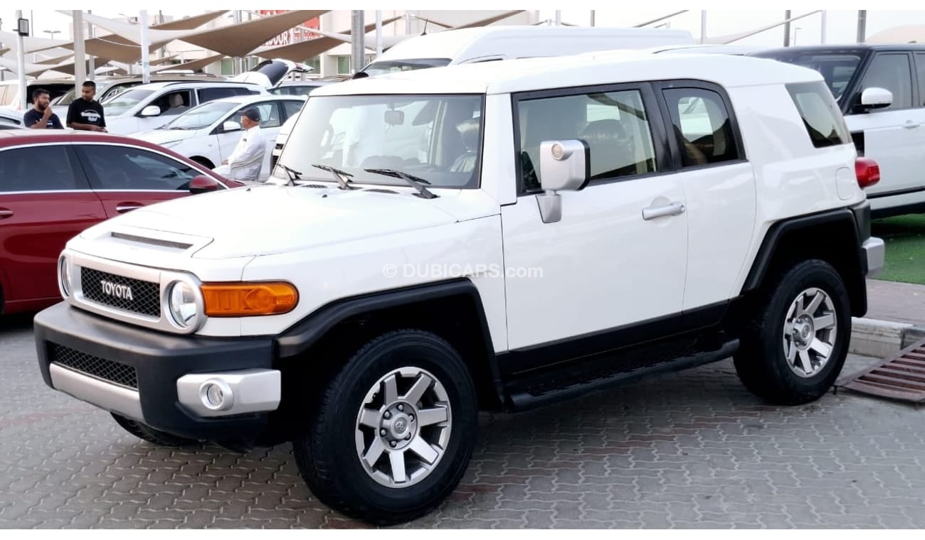 تويوتا إف جي كروزر GXR 4.0L A/T Toyota FJ cruiser GXR /V6/2020 /GCC/ full option diff lock