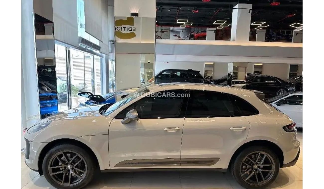 Porsche Macan V4 PETROL 2023