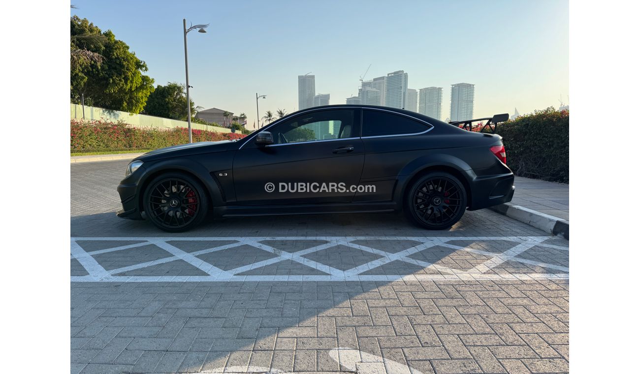 مرسيدس بنز C 63 كوبيه Black Series look