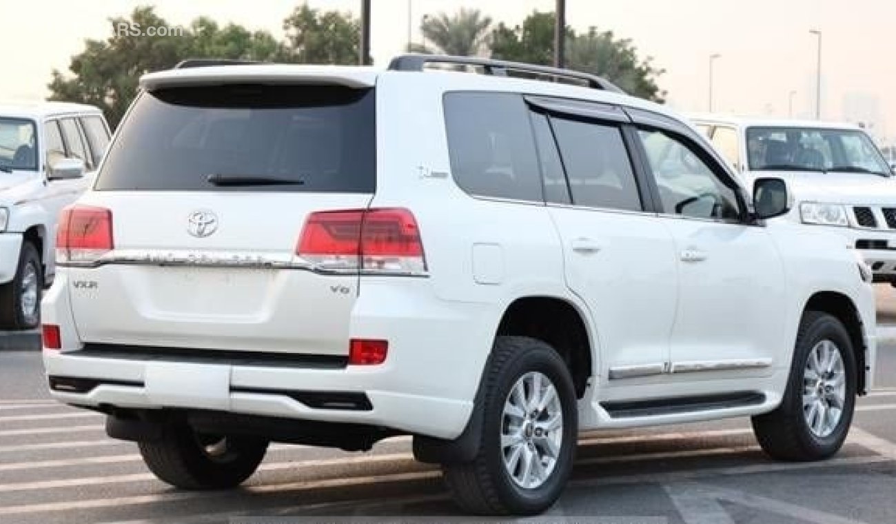 Toyota Land Cruiser 2017 TOYOTA LAND CRUISER SAHARA V8