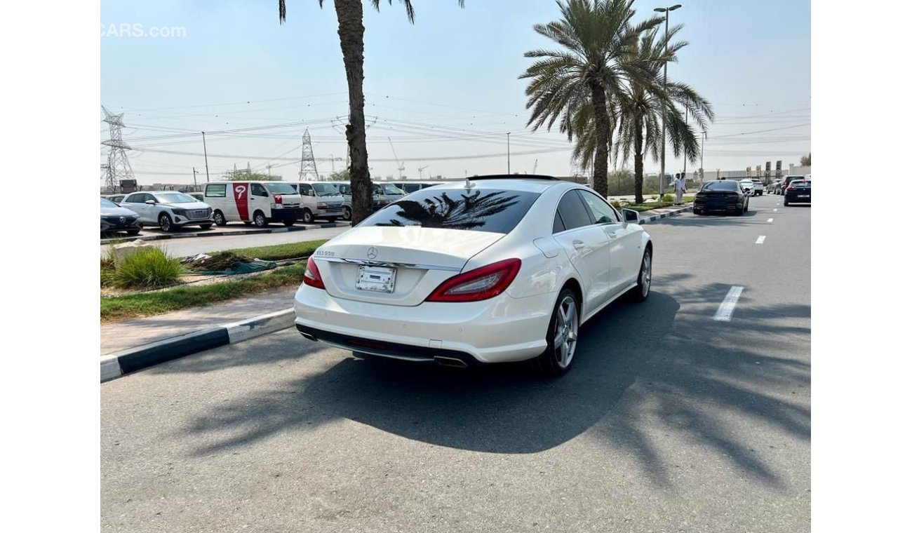 مرسيدس بنز CLS 550 Mercedes — Benz CLS 550 2012 Neat and clean