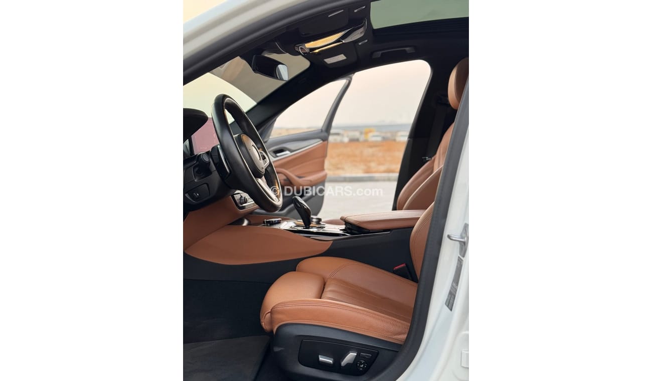 بي أم دبليو 530i Luxury M Sport Package 2.0L