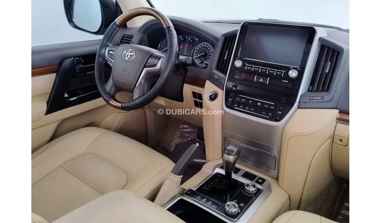 Toyota Land Cruiser 2017 TOYOTA LAND CRUISER GXR GOLD V8 AUTOMATIC TRANSMISSION IN EXCELLENT CONDITION.