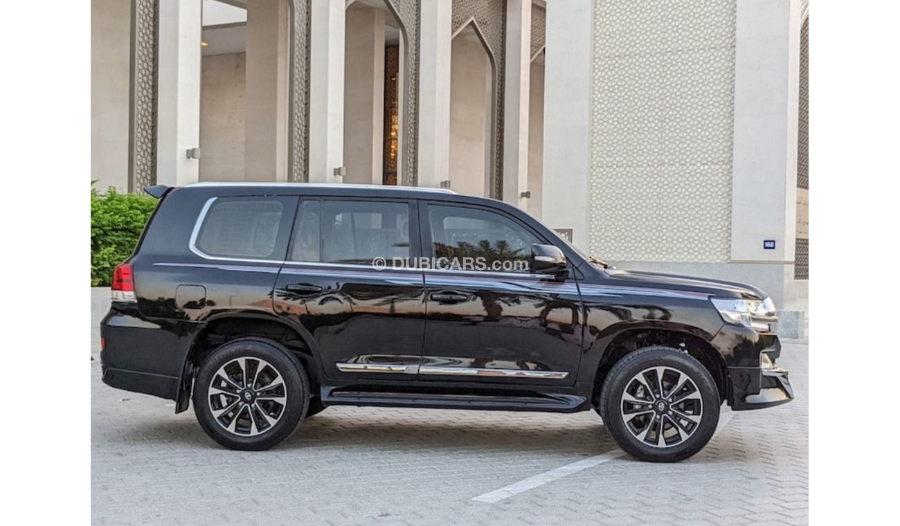 تويوتا لاند كروزر TOYOTA LAND CRUISER 2017 V6 GCC IN EXCELLENT CONDITION