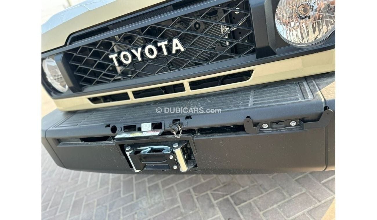 تويوتا لاند كروزر بيك آب Toyota Land Cruiser Pickup LC79 Double Cabin Petrol 4.0 Model 2024