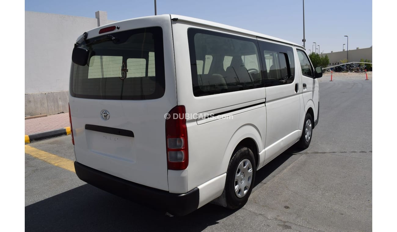 Toyota Hiace GL - Standard Roof Toyota Hiace  13 seater bus, model:2016. free of accident with low mileage