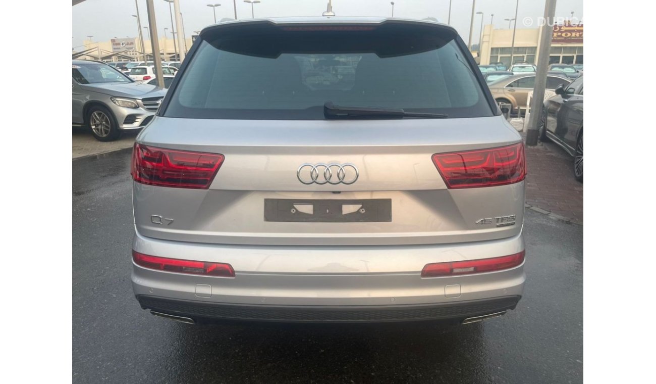 أودي Q7 45 TFSI quattro S-لاين Audi Q7 TFSI QUATTRO 45 SLINE