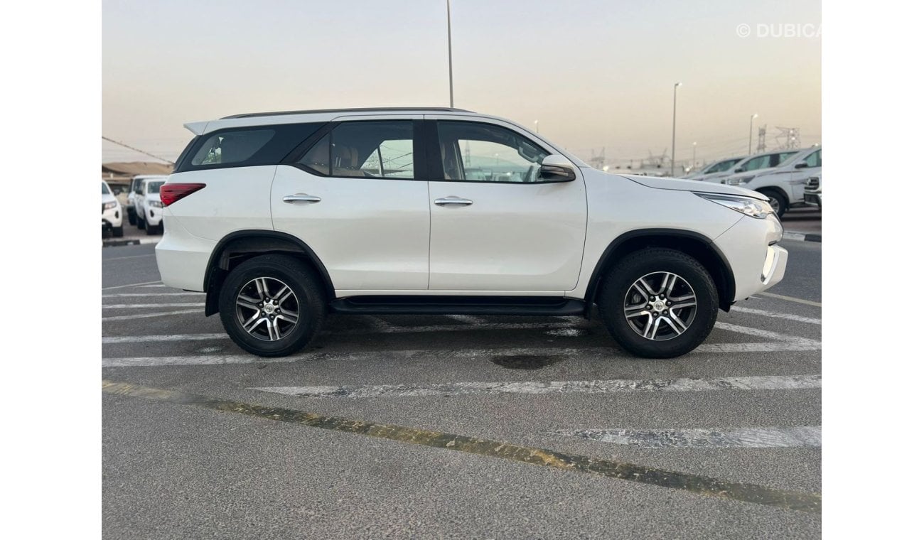 Toyota Fortuner 2020 TOYOTA FORTUNER EXR - 2.7L . v4 - PARKING SENSOR - GASOLINE / PETROL ⛽️ - BLUETOOTH  PLAY - GCC