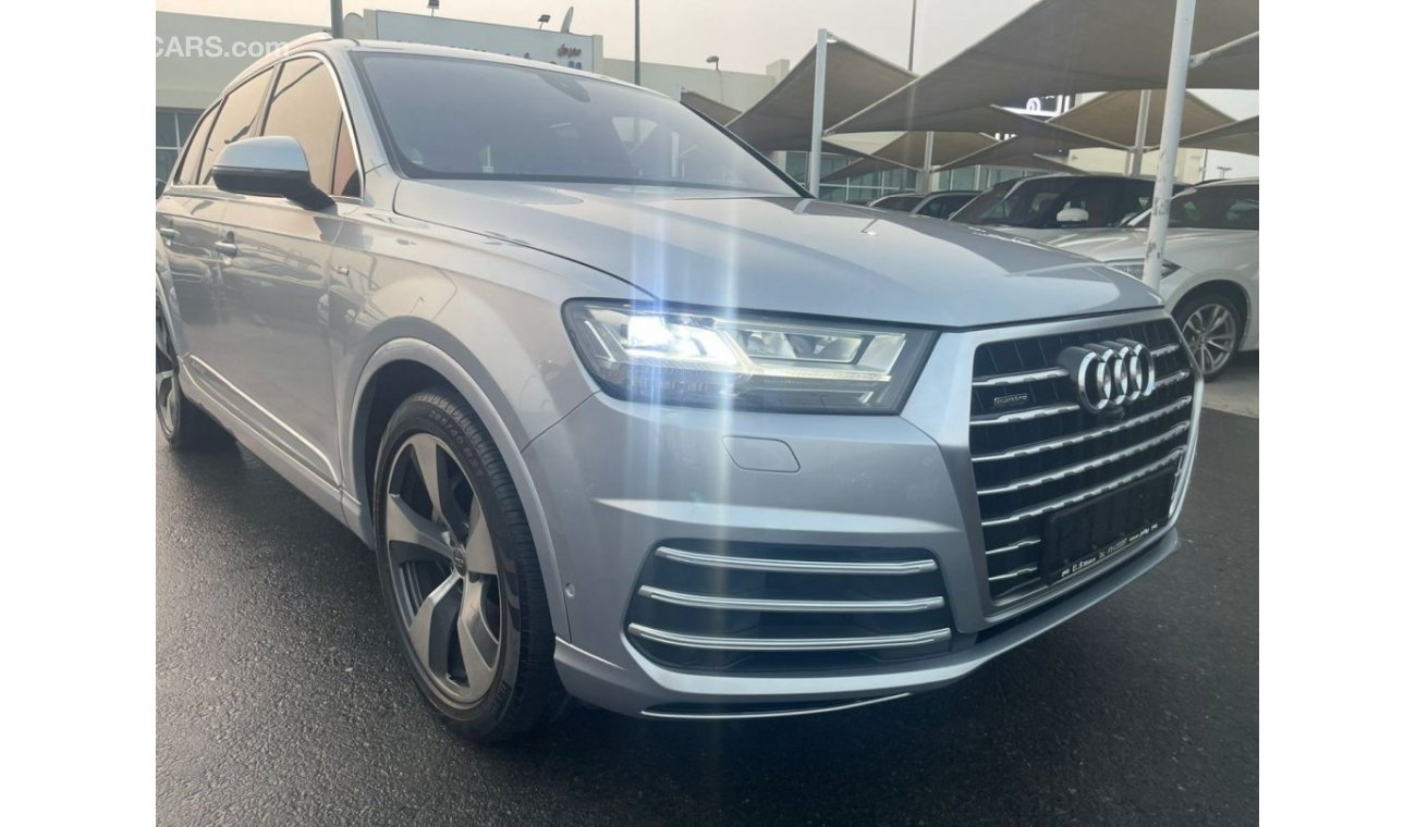 أودي Q7 45 TFSI quattro S-لاين Audi Q7 TFSI QUATTRO 45 SLINE