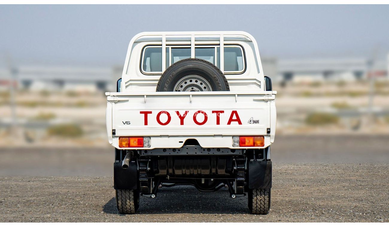 Toyota Land Cruiser Pick Up LC79DC 4.0P MT MY2024 – WHITE