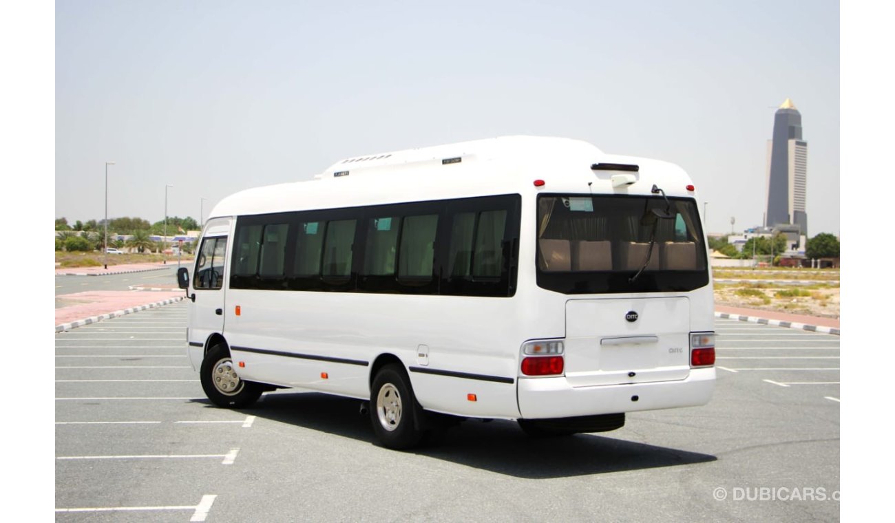 CHTC Bus 2023 CHTC HQG6730 7.3m Coaster 28-Seater 3.0L 4-Cyl Diesel M/T RWD Only For Export
