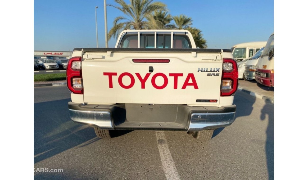 تويوتا هيلوكس SR5 4X4 automatic 2.4 diesel Full option   Model 2022