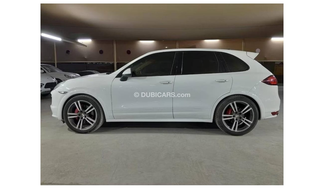 بورش كايان PORSCHE CAYENNE GTS 4.8L 2013, WITH PANORAMIC ROOF, SPORTS CHRONO PACKAGE AND MORE..