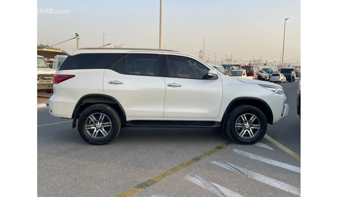 تويوتا فورتونر 2017 Toyota Fortuner EXR 2.7L V4 - AWD 4x4 - 7 Leather Seats - Without Accident -