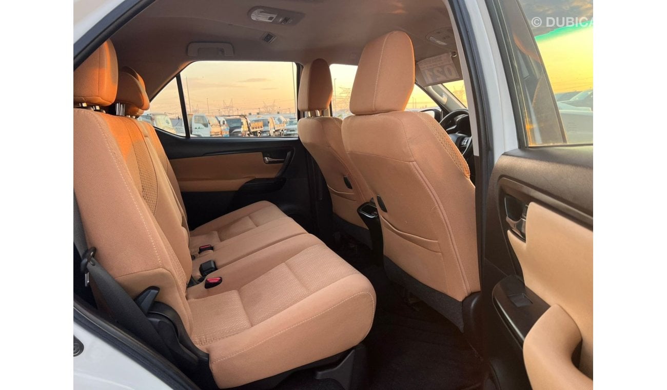 تويوتا فورتونر 2021 TOYOTA FORTUNER V4 2.7L - 4X4  GCC -7 seater + VERY CLEAN & GOOD CONDITION