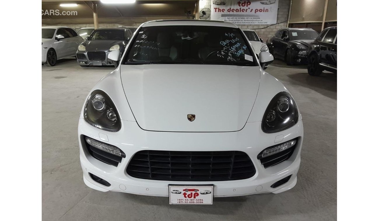 Porsche Cayenne PORSCHE CAYENNE GTS 4.8L 2014, WITH PANORAMIC ROOF, PADDLE SHIFTER, GTS INTERIOR PACKAGE AND MORE..