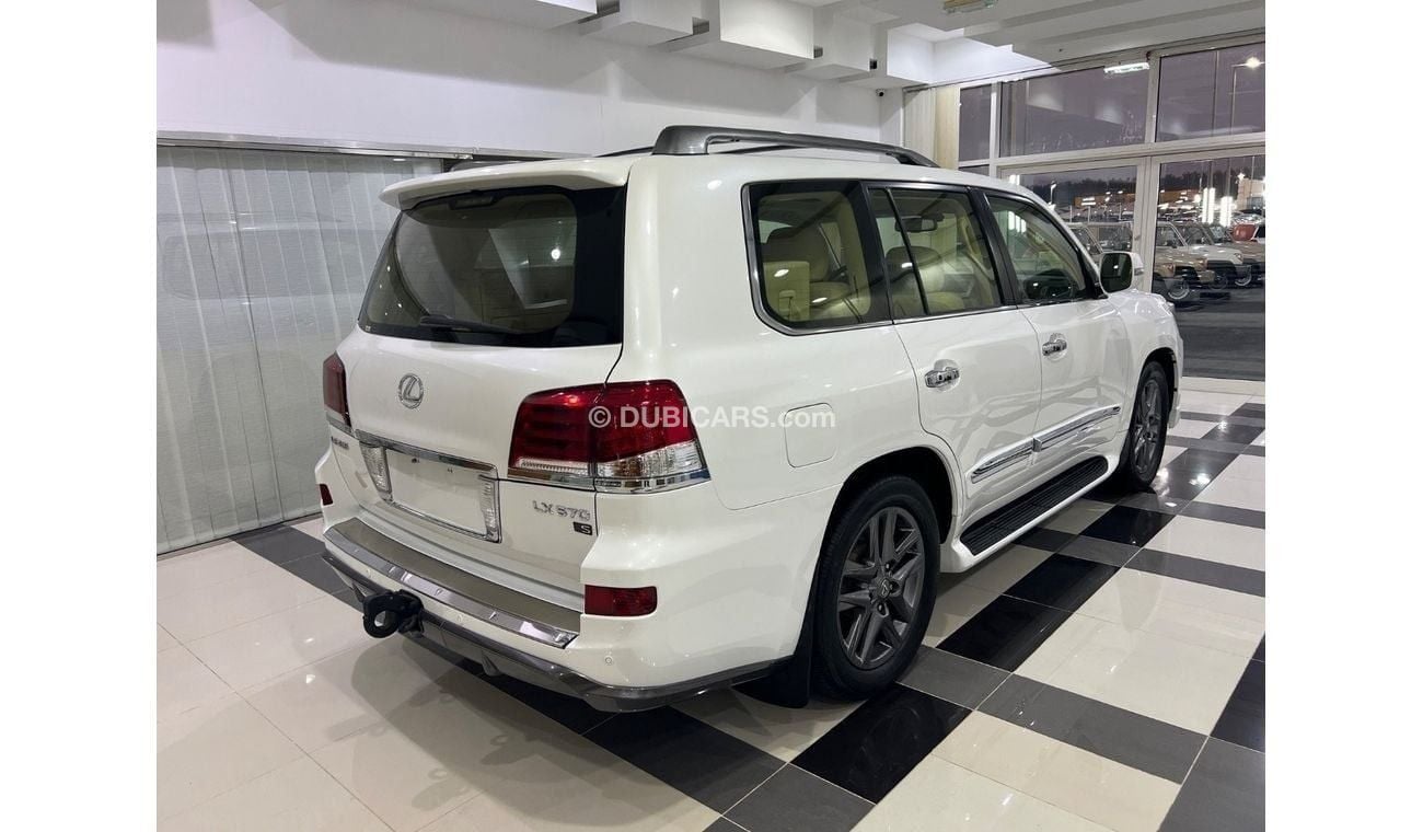 Lexus LX570 Sport Platinum 5.7L LEXUS 570 S model 2015 GCC ORIGINAL PINTS WITHOUT ANY ACCIDENT