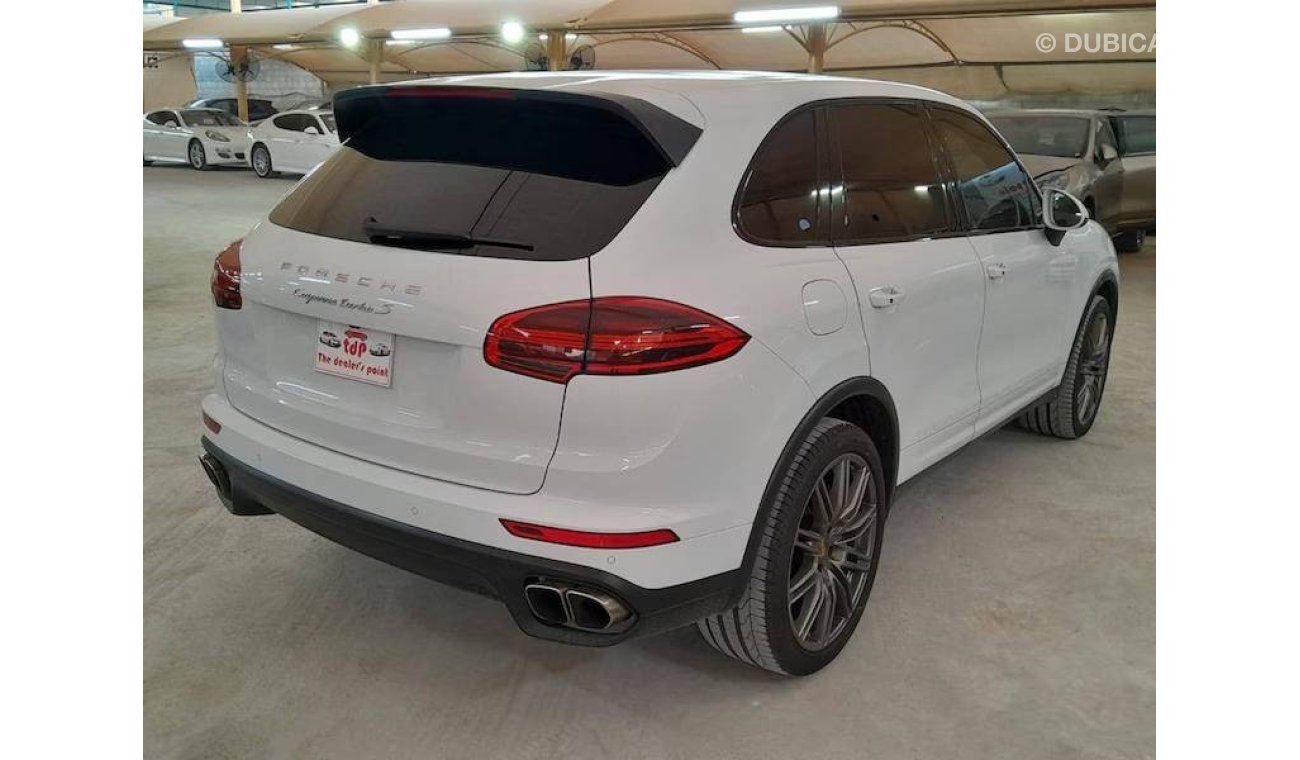 Porsche Cayenne Turbo PORSCHE CAYENNE TURBO 4.8L 2015 SPORTS CHRONO PACKAGE WITH PANORAMIC ROOF AND VERY LOW MILEAGE