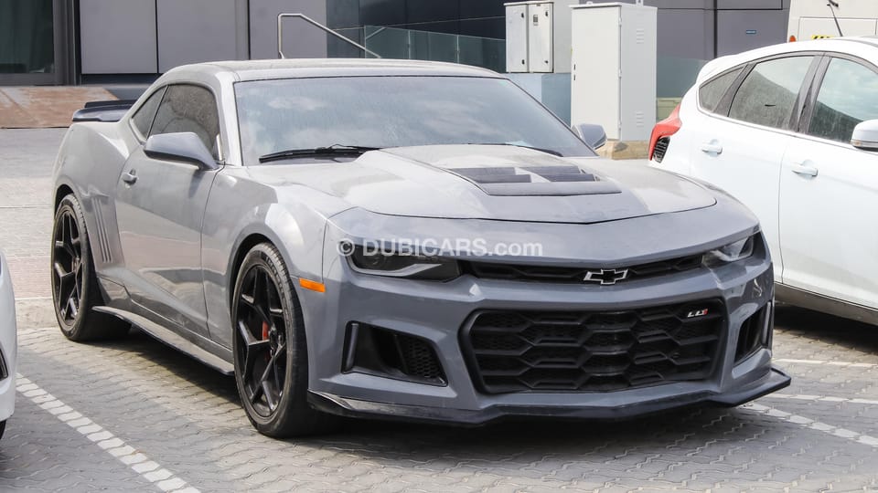 Chevrolet Camaro Z71 V8 for sale: AED 41,000. Grey/Silver, 2015