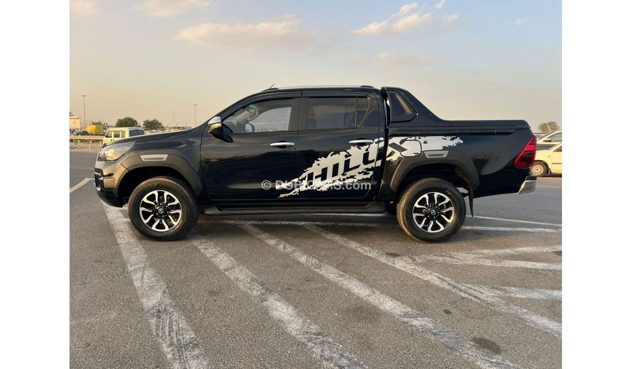 تويوتا هيلوكس Toyota Hilux 2016 Model Full option petrol 5 seater