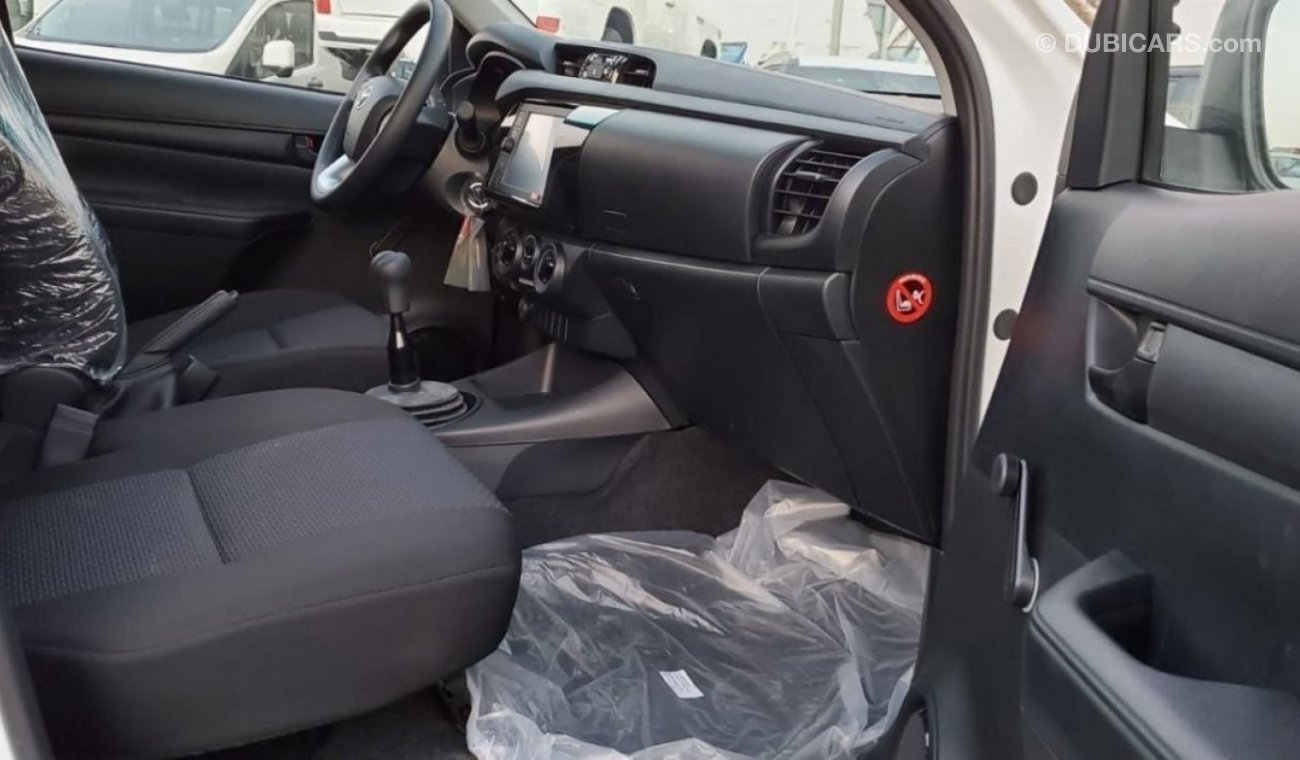 Toyota Hilux double cabin 2.4 Diesel ,,,4X4,,, white color Black interior 2024 Basic option ( for local registrat