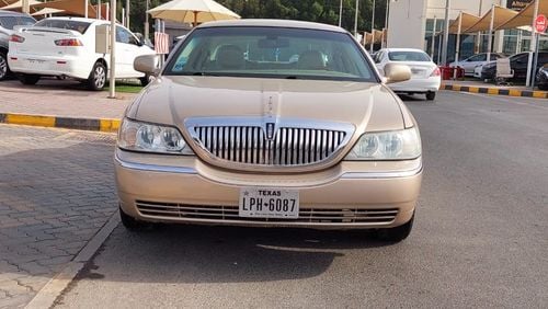 Lincoln Town Car very clean car