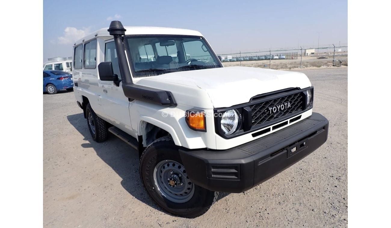 تويوتا لاند كروزر 70 2024 Toyota Land Cruiser LC78 3-Door Hardtop 4.2L V6 Diesel M/T 4x4 Only For Export