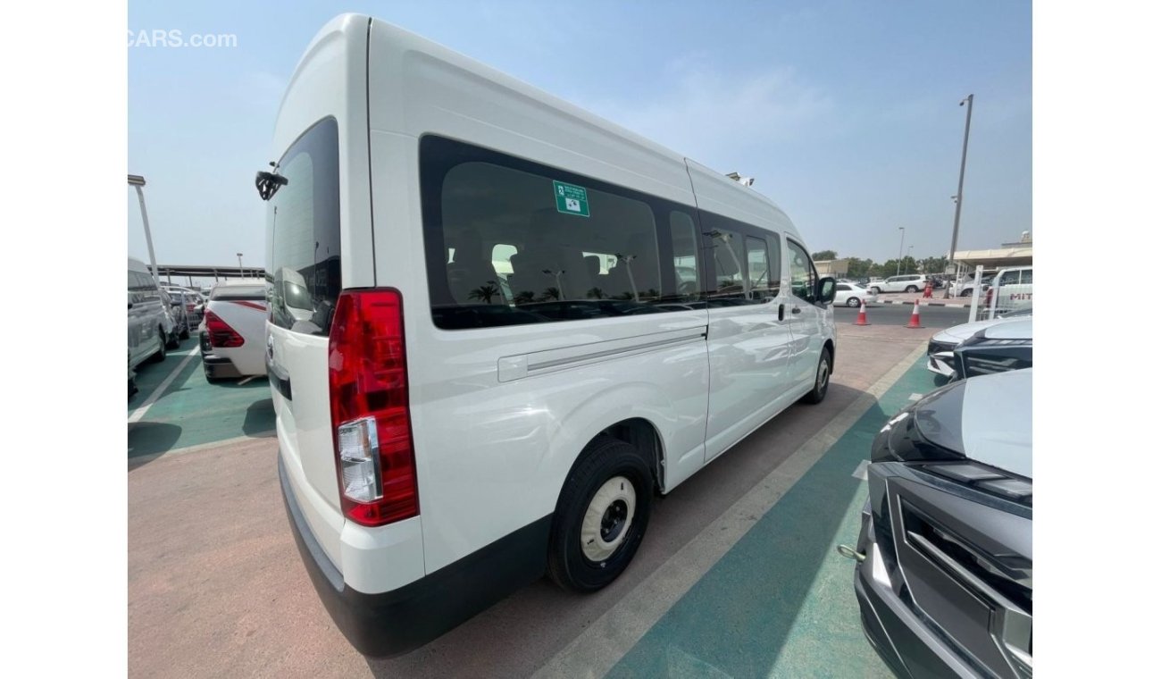 Toyota Hiace 2.8 diesel engine // 13 seater // model 2025