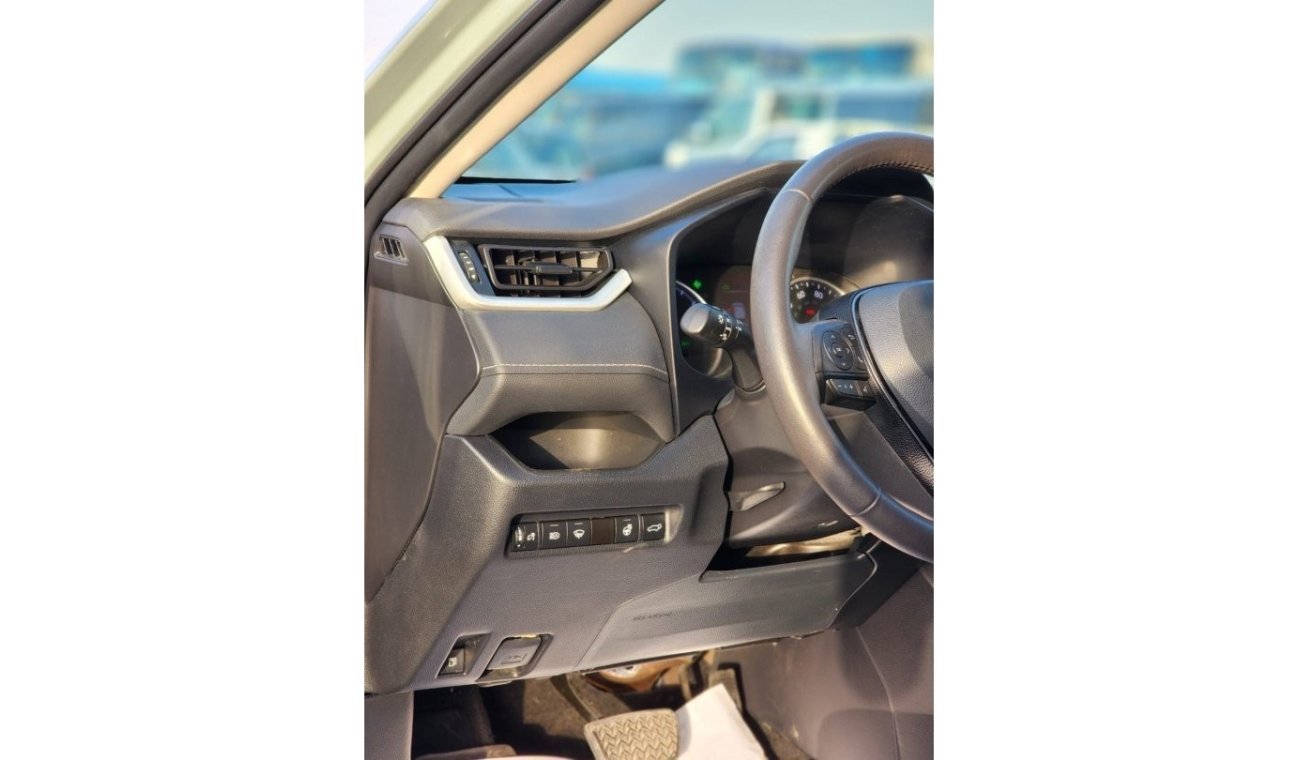 تويوتا راف ٤ TOYOTA RAV4 XLE HYBRID FULL OPTION