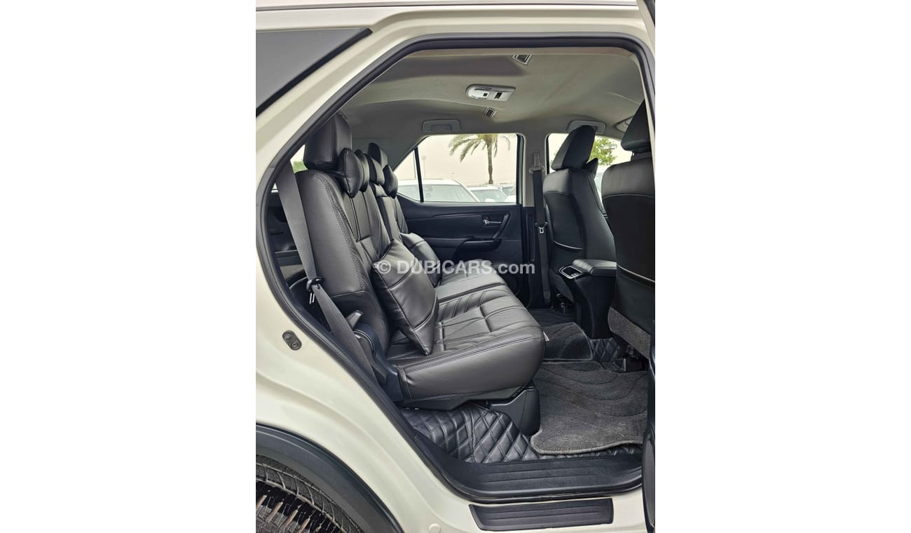 تويوتا فورتونر EXR/ V4/ 4WD/ DVD REAR CAMERA/ LEATHER SEATS/ ORG MILEAGE/1189 MONTHLY/LOT#99205