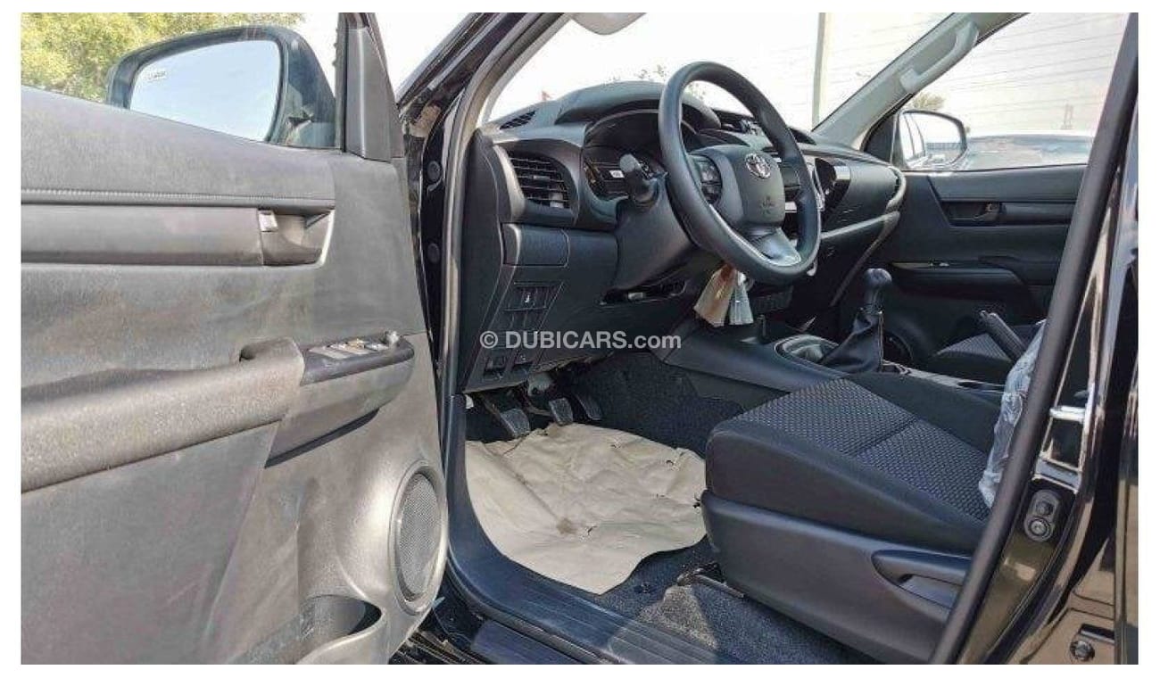 تويوتا هيلوكس Toyota hilux 2.4L diesel mid option MY2024