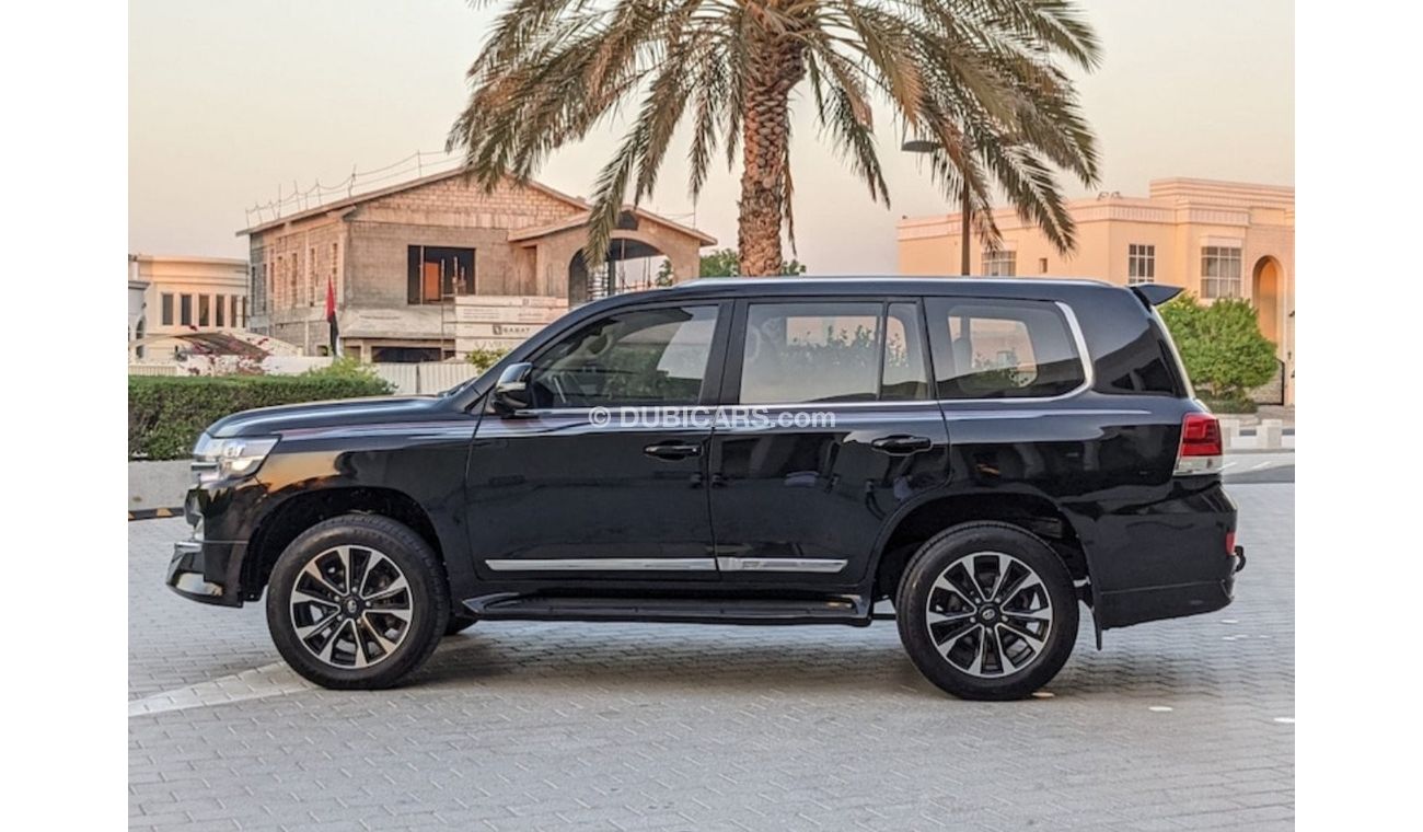 تويوتا لاند كروزر TOYOTA LAND CRUISER 2017 V6 GCC IN EXCELLENT CONDITION