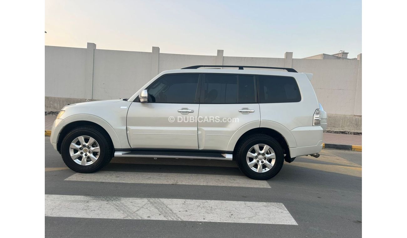 Mitsubishi Pajero GLS 3.5L (186 HP) (7 Seater)