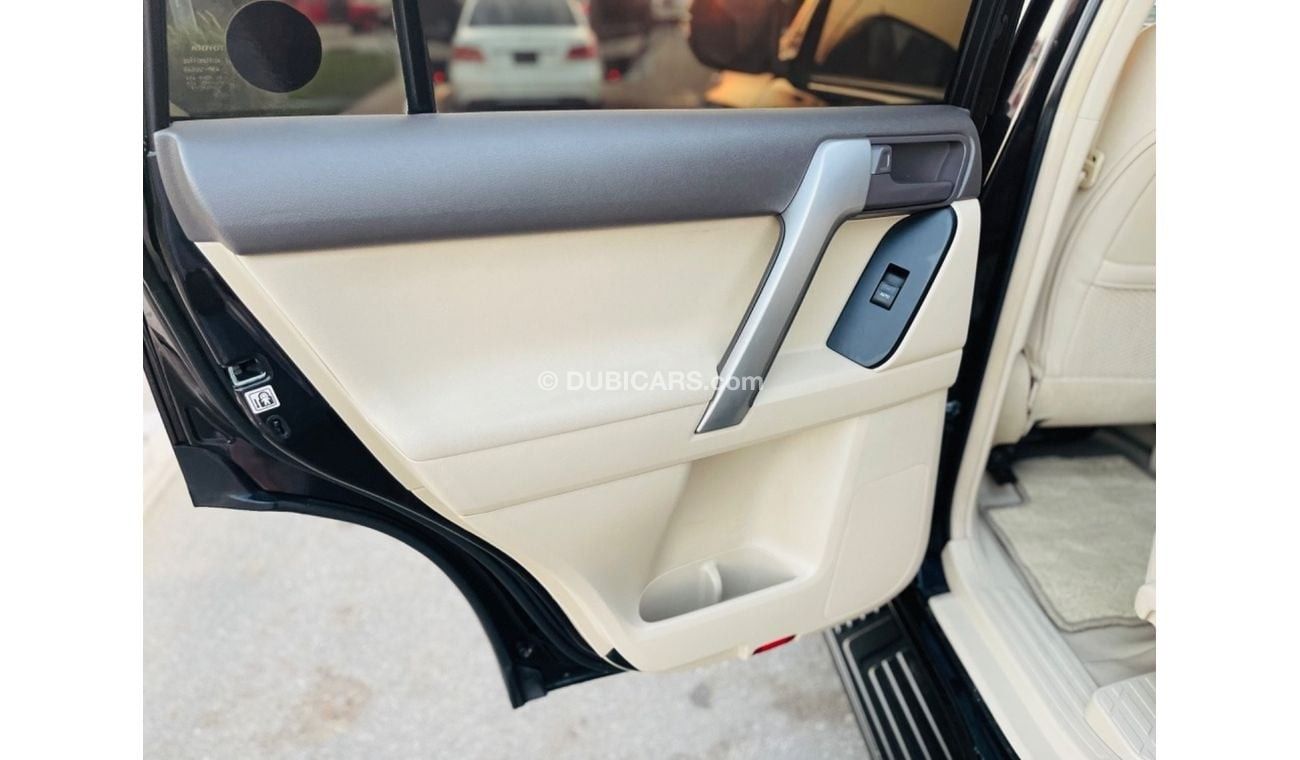 تويوتا برادو Toyota prado 2018 VXR Full Option V6 sunroof. Electric seats. Leather seats. Coolbox.