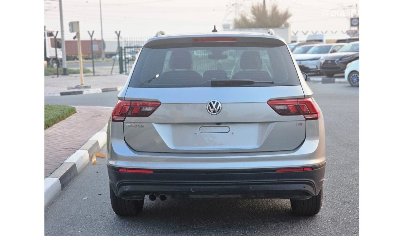 Volkswagen Tiguan SE English