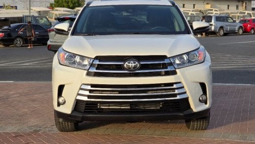 Toyota Highlander SE sport Addition full option sunroof and original leather seats