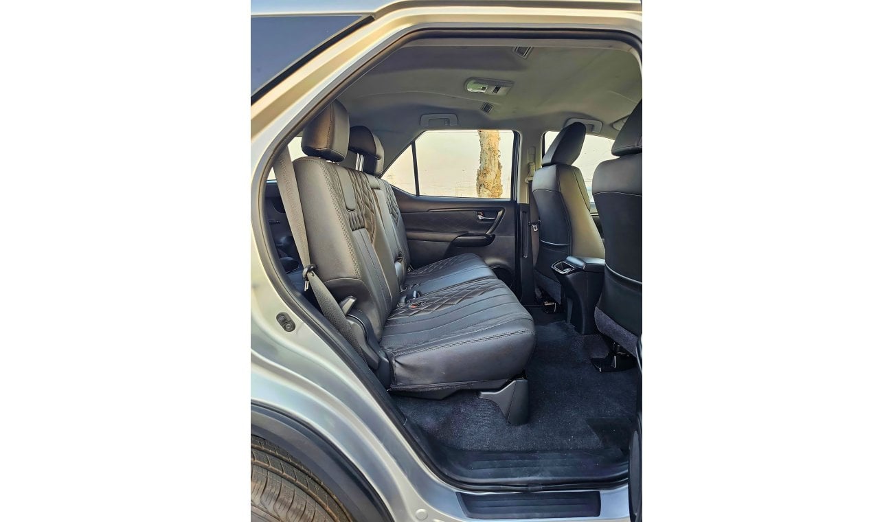 تويوتا فورتونر EXR V4 4WD/ LEATHER SEATS/ DVD/ REAR CAMERA/ LOT# 102396