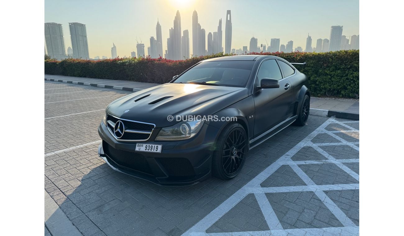 مرسيدس بنز C 63 كوبيه Black Series look