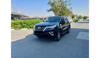 تويوتا فورتونر TOYOTA FORTUNER EXR 2017 V4  PETROL 4x4 . 7 SEATER