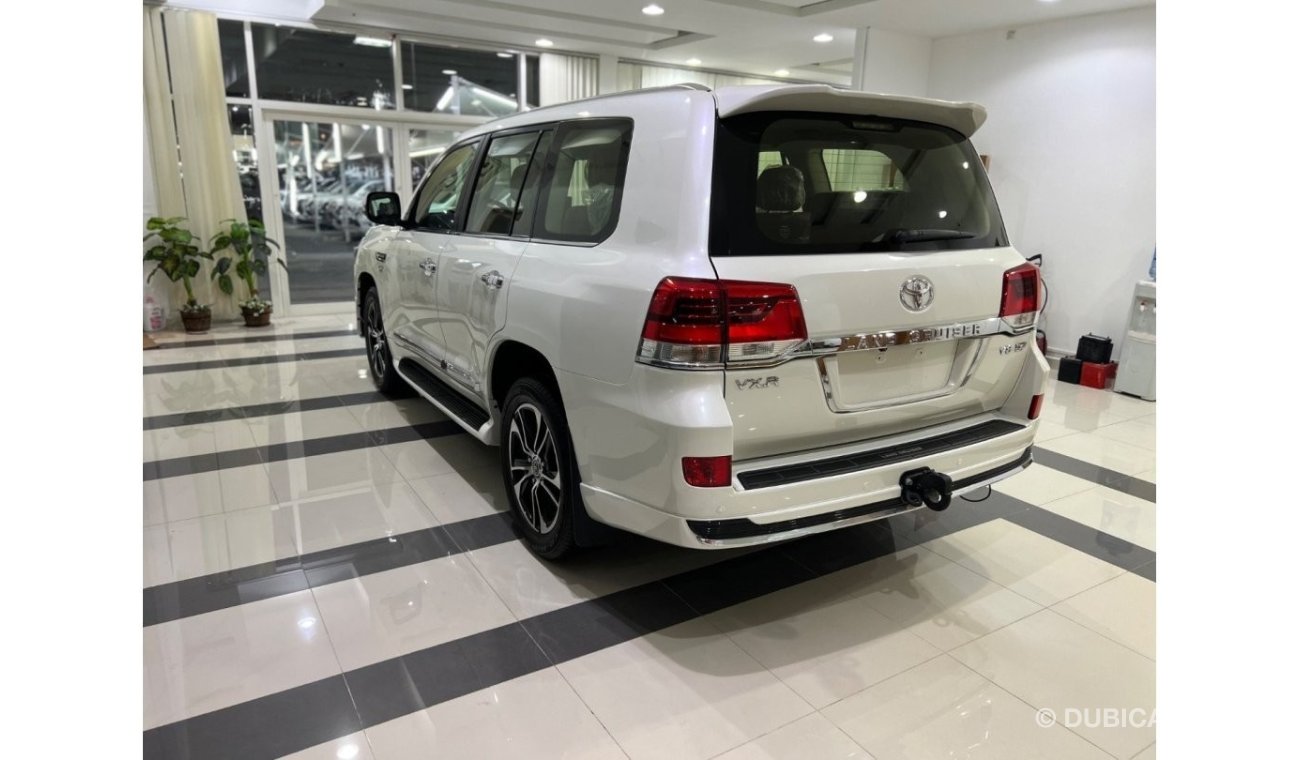 تويوتا لاند كروزر Toyota Land Cruiser VXR 5.7