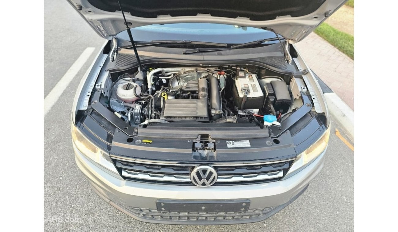 Volkswagen Tiguan SE English