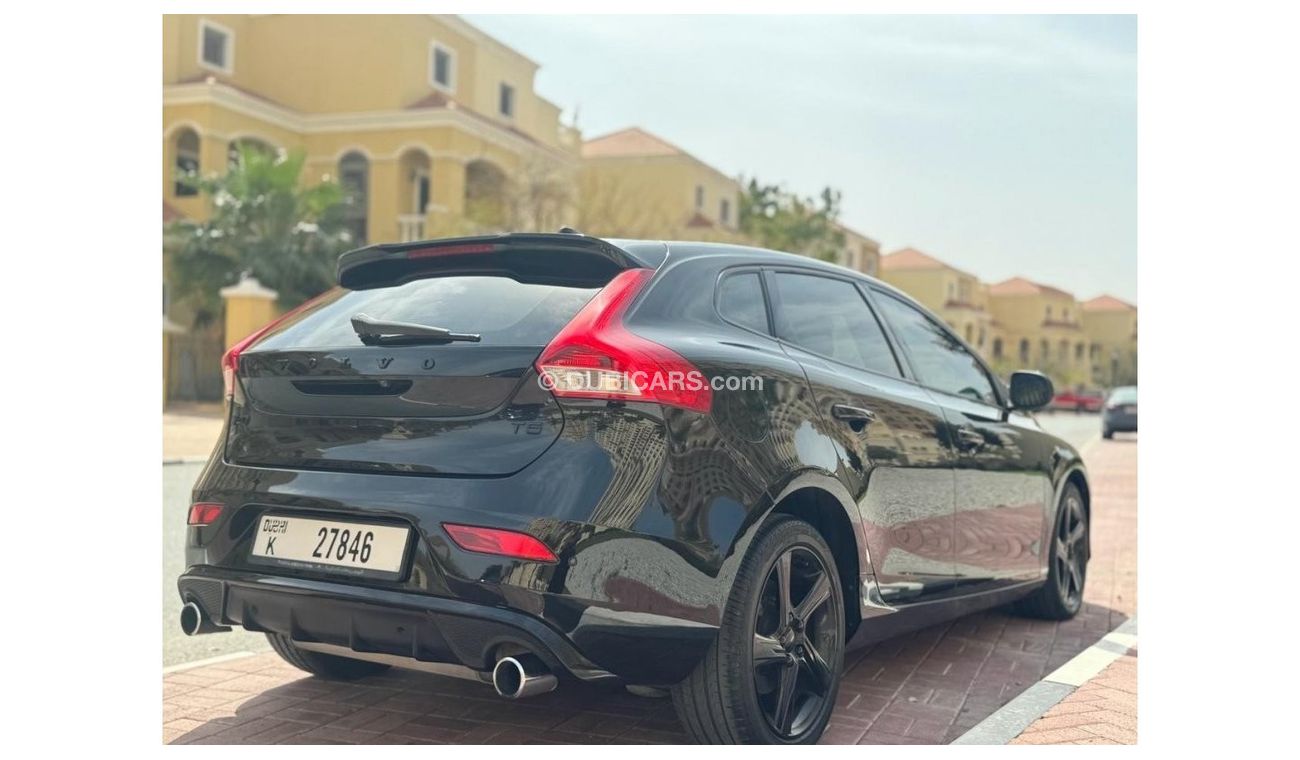 Volvo V40 R Design