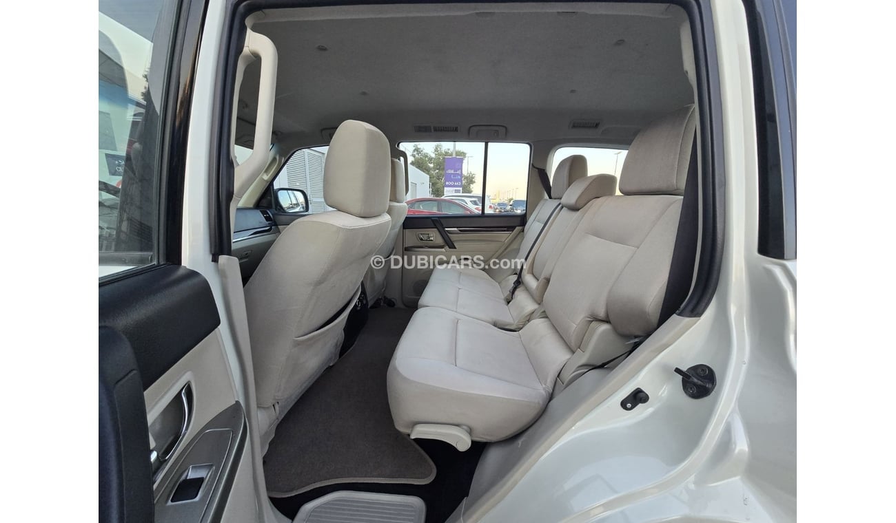 ميتسوبيشي باجيرو GLS Base 3.5L (5 Seater) GLS 3.5L GCC ORGINAL PAINT // ACCIDENT FREE // PERFECT CONDITION