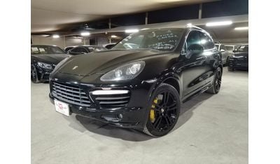 Porsche Cayenne Turbo 4.8L (500 HP) , WITH PORSCHE CARBON CERAMIC BRAKES, CARBON INTERIOR AND MORE…