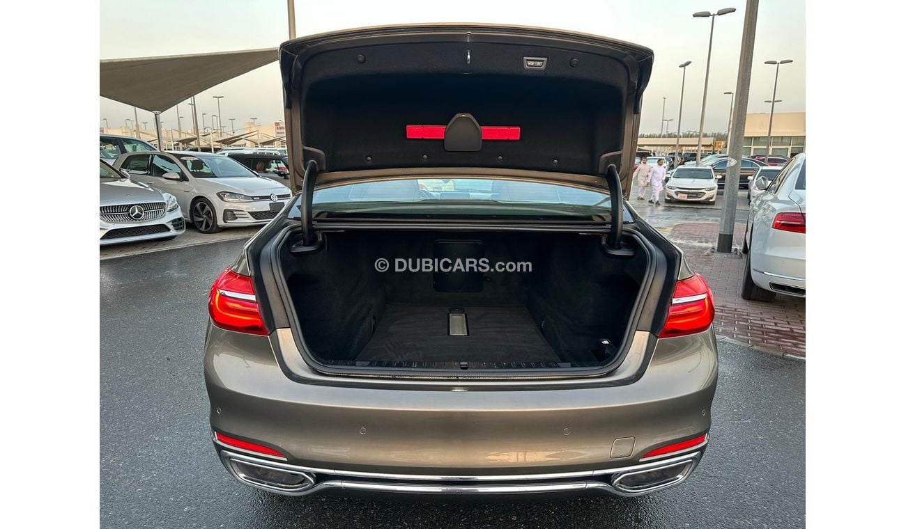 بي أم دبليو 750Li Luxury Plus BMW 750 Li _GCC_2017_Excellent Condition _Full option