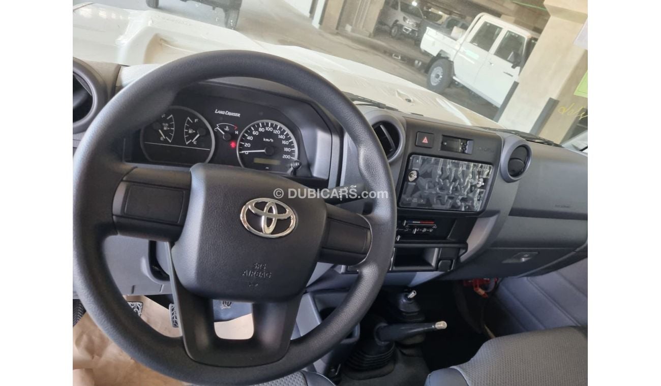 Toyota Land Cruiser Pick Up SINGLE CABIN DIESEL 6 CYLINDERS MANUAL