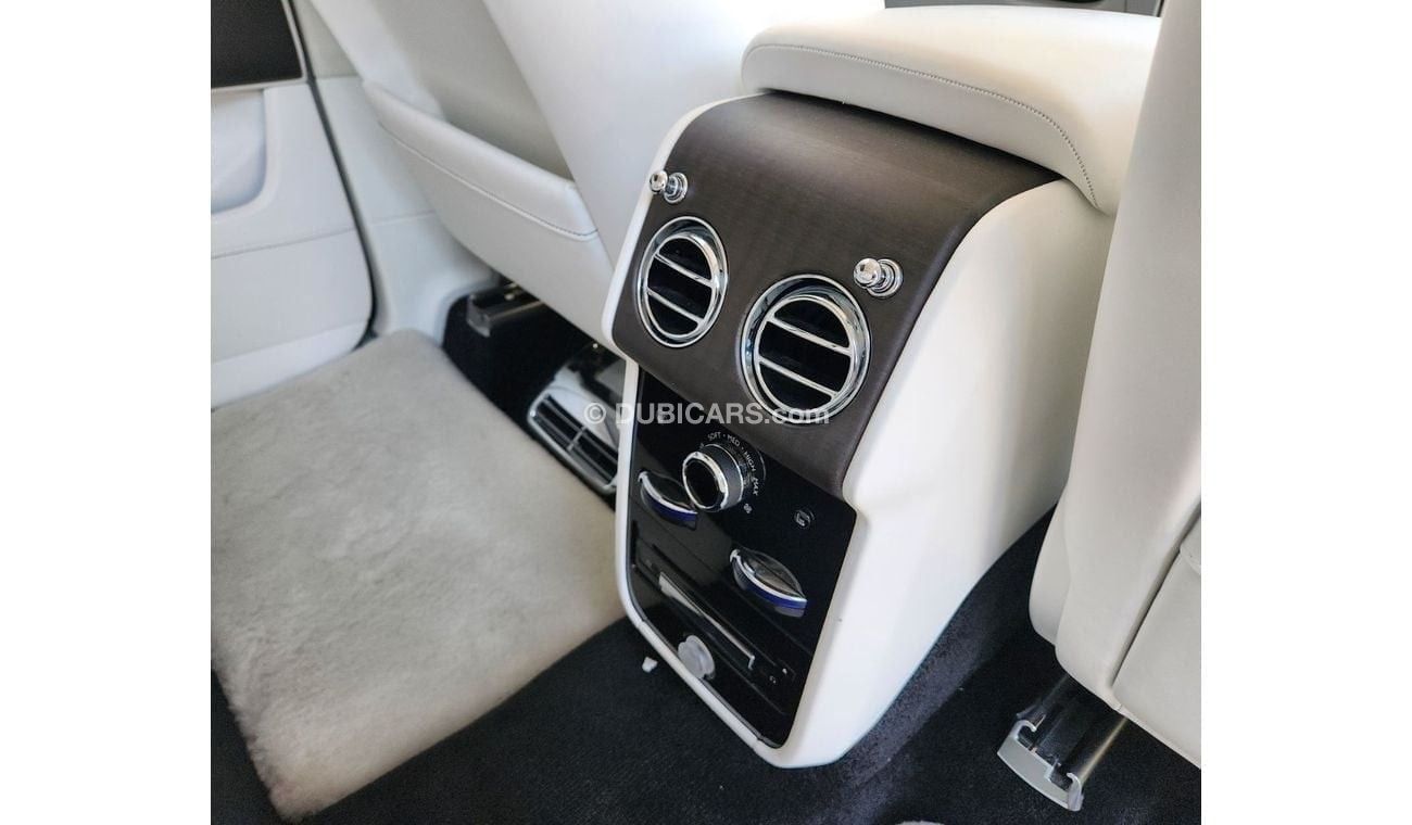 رولز رويس كولينان 2019 Rolls-Royce Cullinan Std, 5dr SUV, 6.7L 12cyl Petrol, Automatic, All Wheels Drive